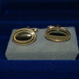 🌷‼️5/$20 SALE‼️ Cufflinks Goldtone Oval Etched Set of 2